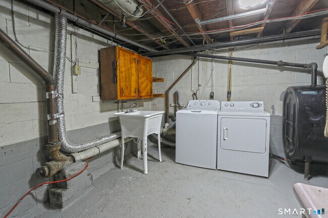 Building Photo - 39 Enright St