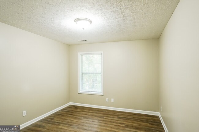 Building Photo - 6670 South Ave