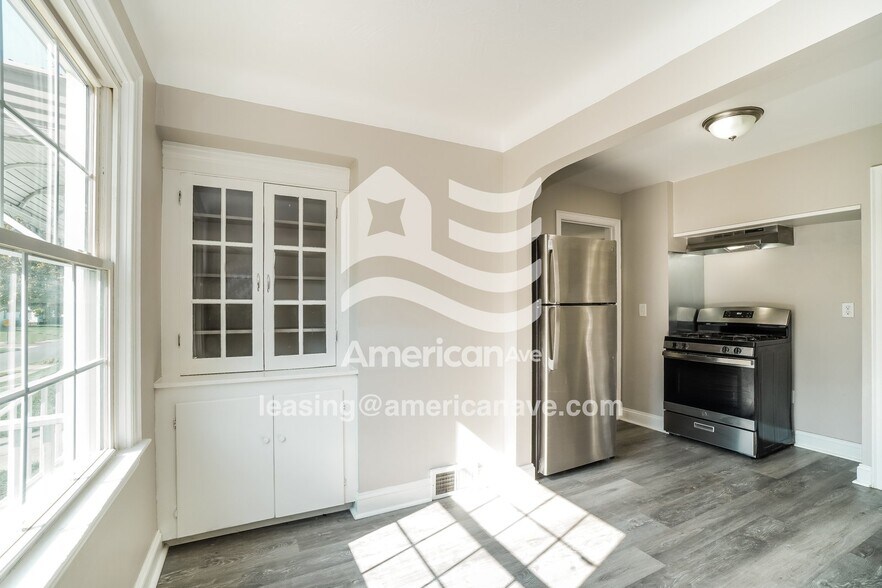 Building Photo - 9505 S Highland Ave