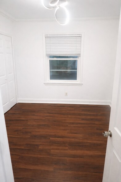 Building Photo - 5 Emrose Ter