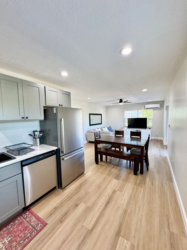 Building Photo - Fully Furnished Down Town Clermont Short T...