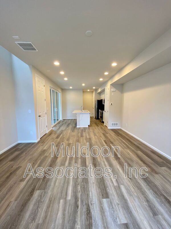 Building Photo - 8739 Scarborough Dr