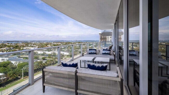 Building Photo - 3100 N Ocean Dr