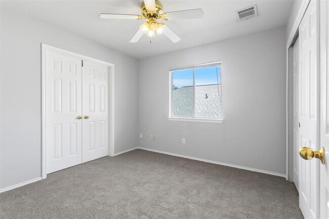 Building Photo - 13400 Bolivia Dr