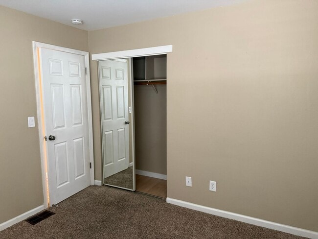 Building Photo - Beautiful 3-Bedroom Condo with Private Out...