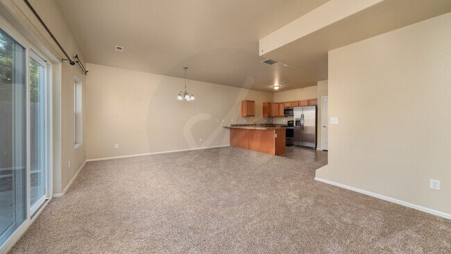Building Photo - Two story townhome in Soaring Eagles