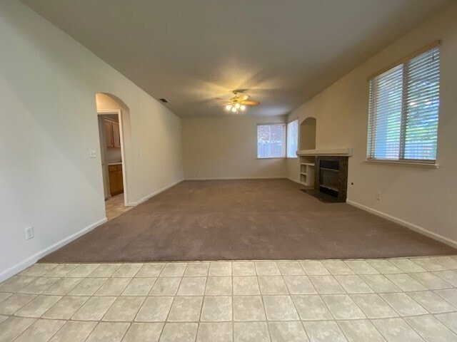 Building Photo - Beautiful and spacious 3-bedroom, 2.5-bath...