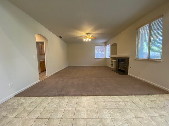 Building Photo - Beautiful and spacious 3-bedroom, 2.5-bathroom home with loft/den in E