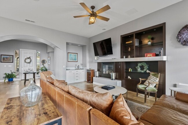 Building Photo - Beautiful Home in ArrowCreek!