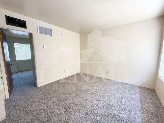 Building Photo - 1211 W Apache Trail