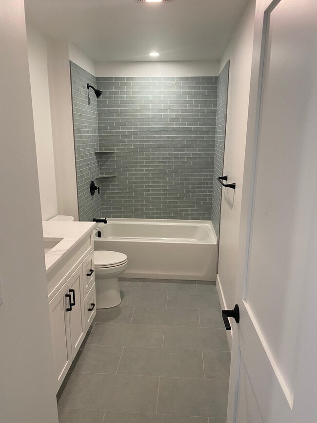 Building Photo - 53 River Rd