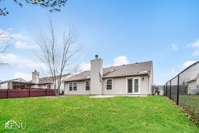Building Photo - 643 E Pine Ridge Dr