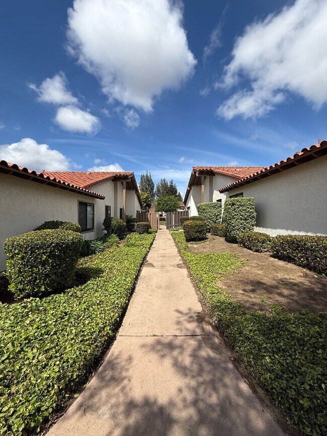 Building Photo - Beautiful Single Story Foxenwood Townhome in Orcutt with Easy Access to VSFB