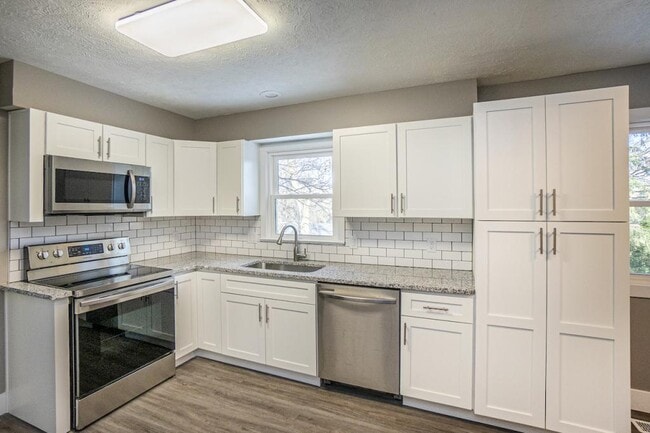 Building Photo - 12713 Ridgeview Cir
