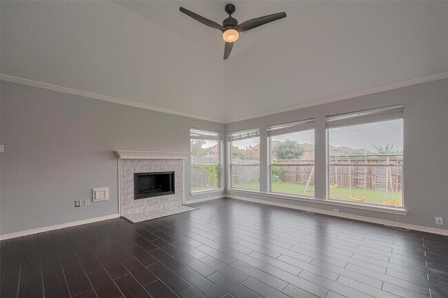 Building Photo - 311 N Esplanade Ln