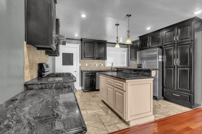 Building Photo - 1501 Revere Ave