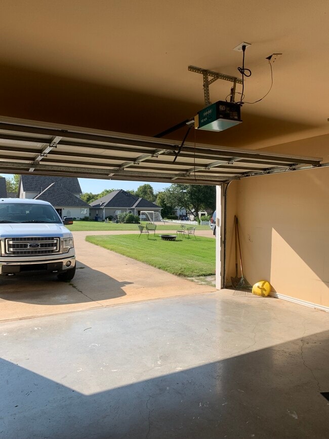 Building Photo - 1507 NE Benjamin Greens