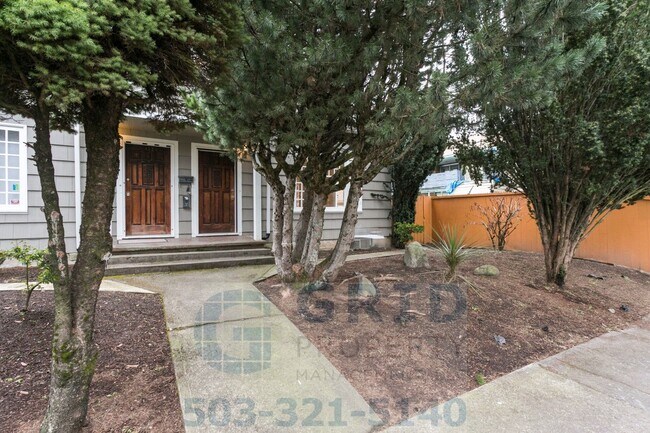 Building Photo - GPM569 - SE Caruthers St (T2)