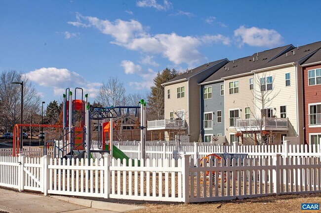 Building Photo - 2045 Landon Ln