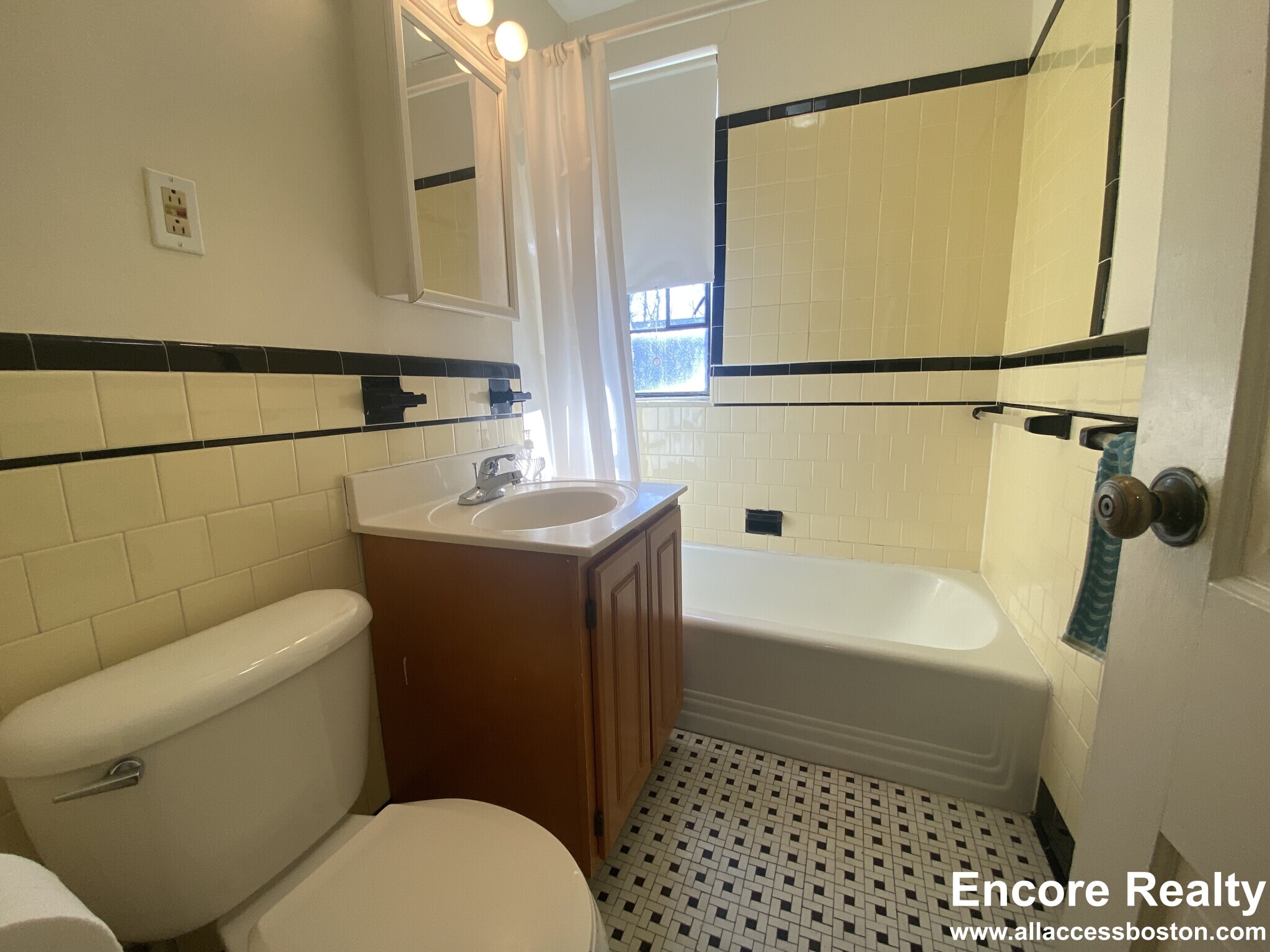 Building Photo - 105 Longwood Ave