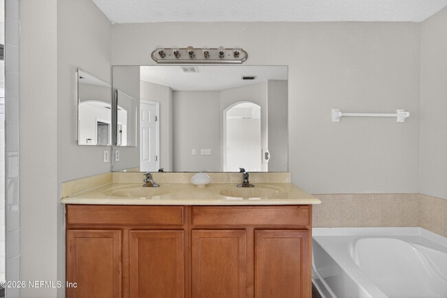 Building Photo - 3730 Creswick Cir