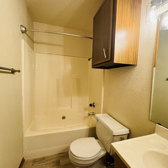Building Photo - Modern Comfort Awaits: Spacious 2-Bedroom | 2.5-Bathroom Haven with Granite Elegance in Nederland...