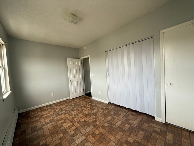 Building Photo - 132 Locust St