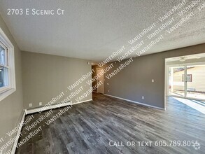 Building Photo - Cozy 2 Bedroom 1 Bathroom Lower Level Duplex!