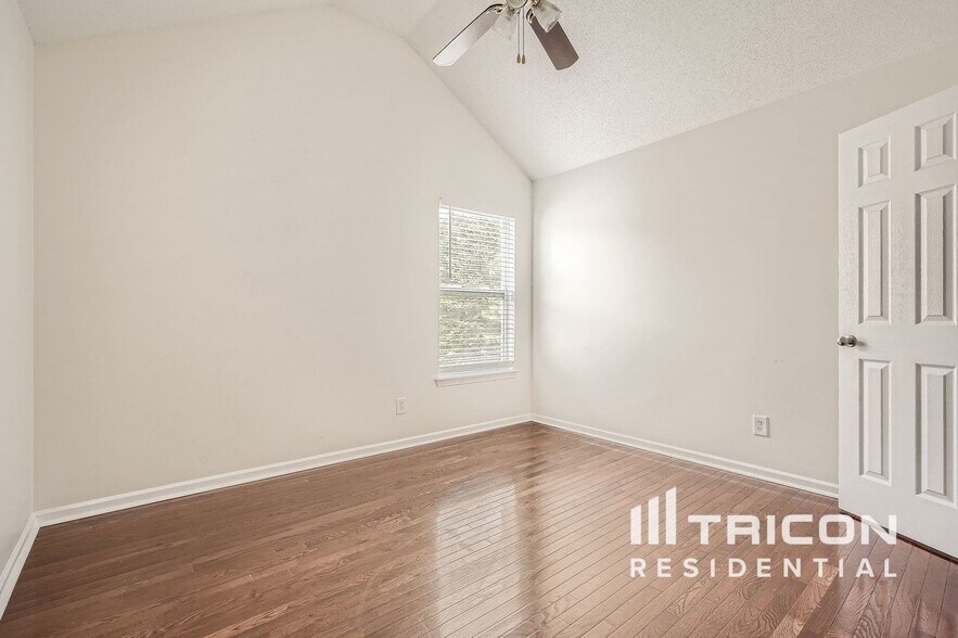 Building Photo - 6503 Grey Fox Way