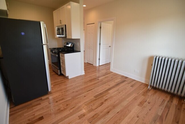 Building Photo - 4424-4432 N Wolcott Ave