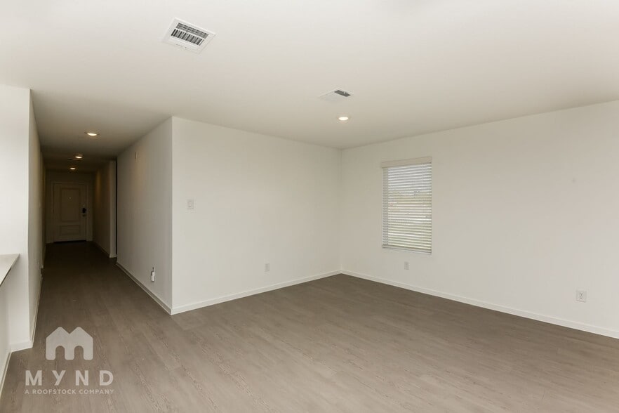 Building Photo - 2709 Ctr Crk Ln