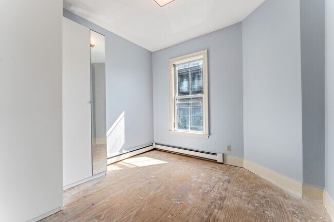 Building Photo - 42 Woodlawn St