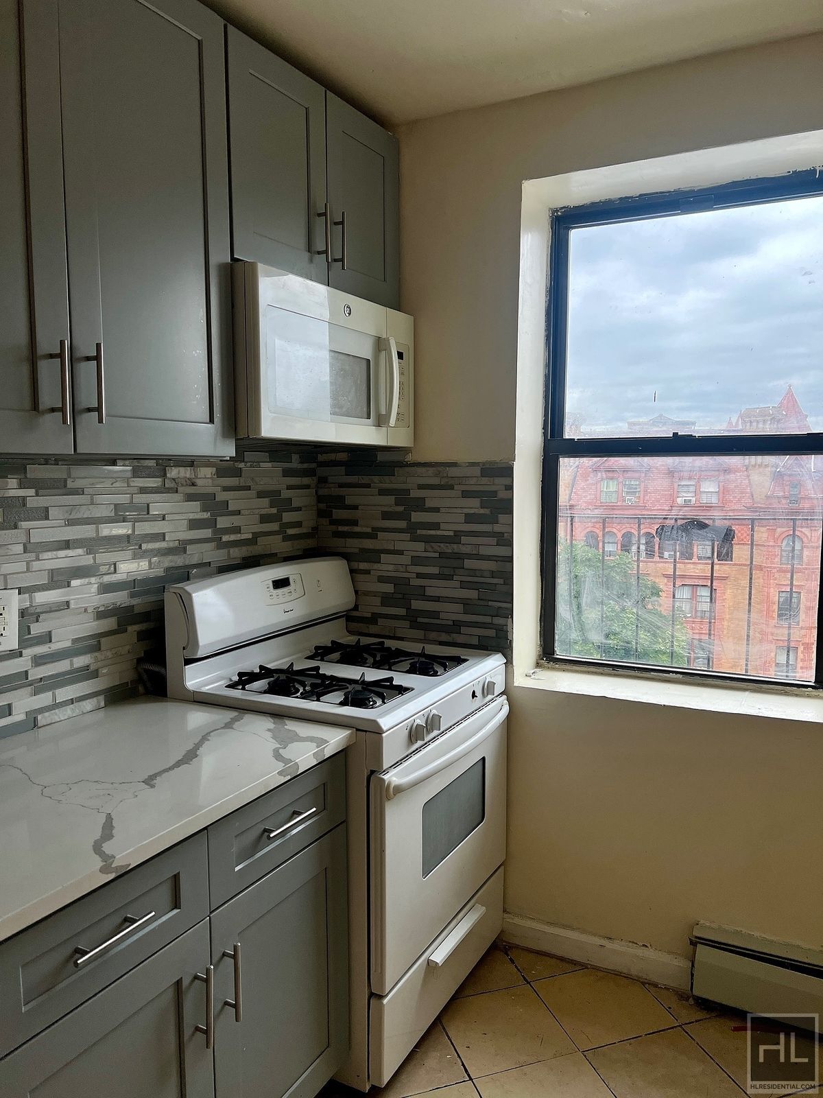Building Photo - 4BR 1BA Historic Mixed Use Loft w/ Massive...