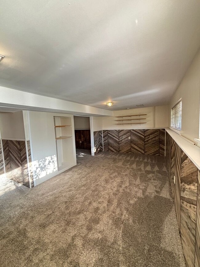 Building Photo - 4 Weeks Free Living! Cozy 3 Bed Home with ...