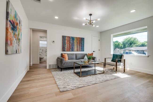 Building Photo - 7826 Woodshire Dr