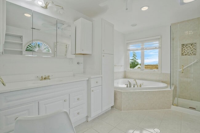 Building Photo - North Arlington 4 BR 5.5 BA Home