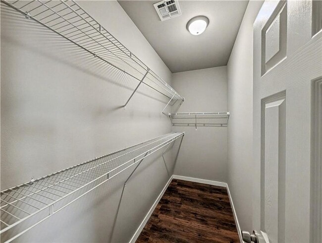 Building Photo - 862 Oakwood Ct