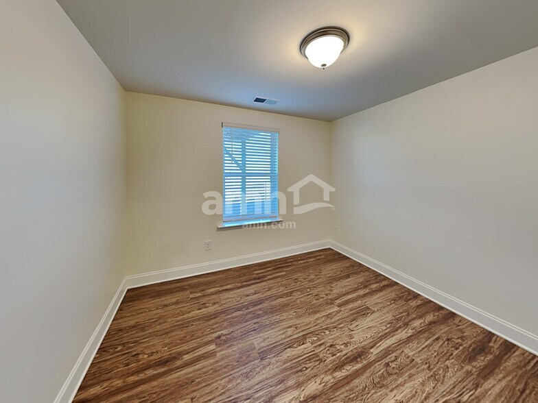 Building Photo - 415 Golden Maple Pl