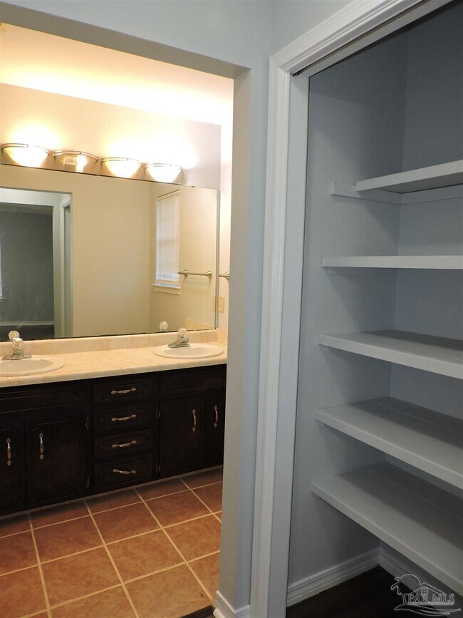Building Photo - 7663 Charter Oaks Dr