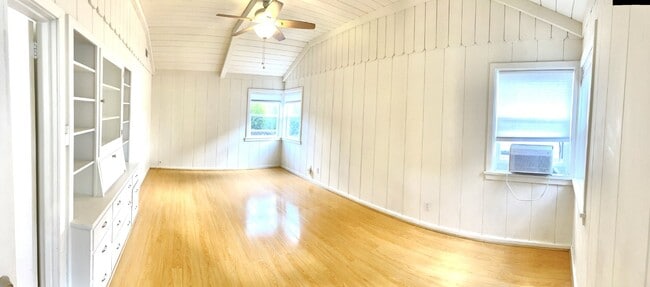 Building Photo - Charming 1 Bed, 1 Bath Rental in Walnut Cr...