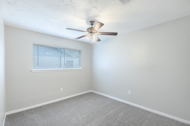 Building Photo - 4611 Wee Lassie Ln