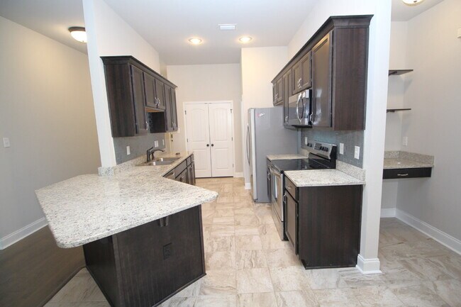 Building Photo - Spacious 3-Bedroom, 2-Bath Brick Home in N...