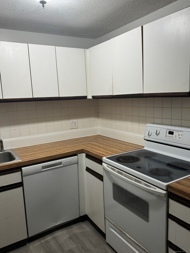 Building Photo - 148 Burgundy Hill Ln