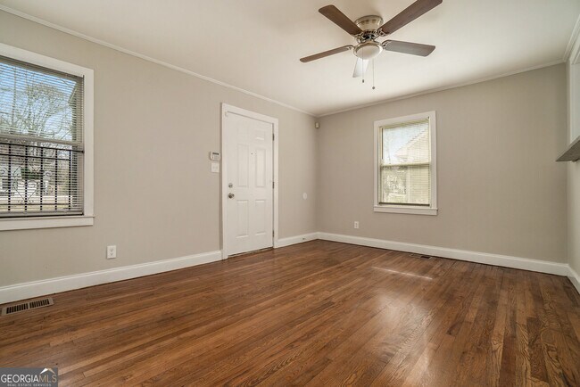 Building Photo - 973 Lawton St SW