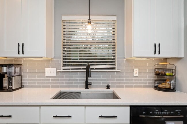 Building Photo - 615 St Martin Cove