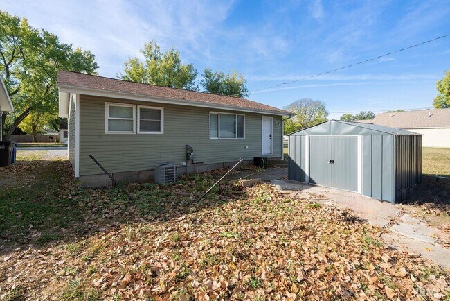 Building Photo - 1404 W Mulberry St