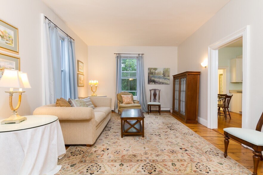 Living Room - 95 Coggeshall Ave