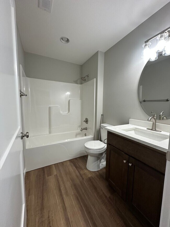 Building Photo - 1121-MF4-E