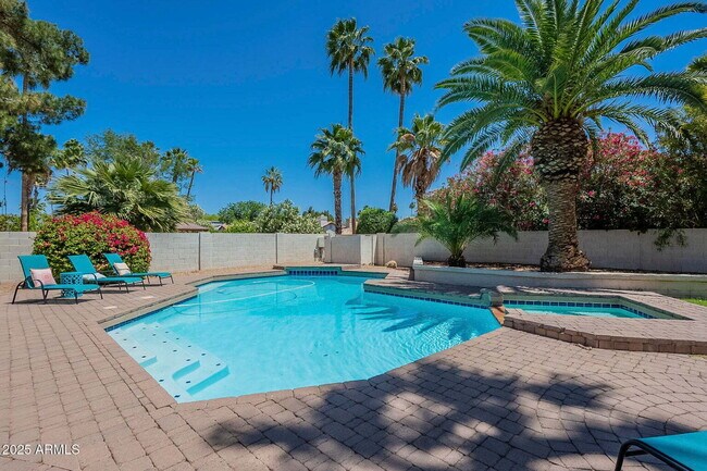 Building Photo - Long Term Luxury Furnished Rental, also av...