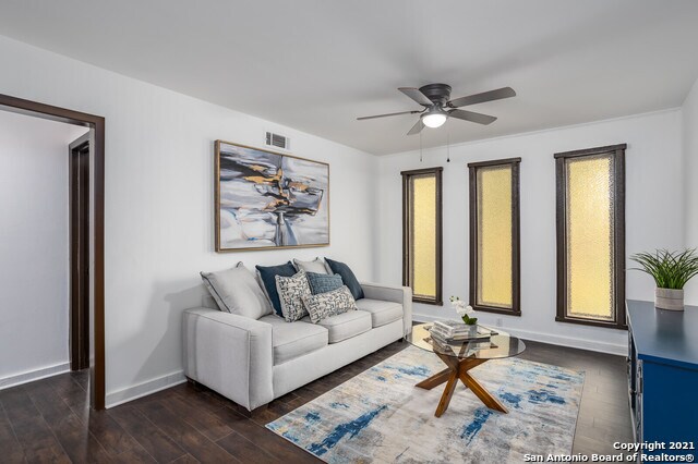 Building Photo - 1015 Cerro Alto Dr